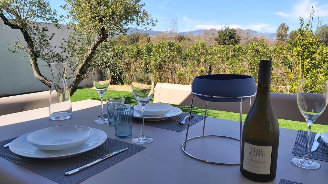 Villa Home Holiday A Cala Rossa ลิชชี ภายนอก รูปภาพ